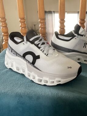 New ON CLOUD On Running shoes Size 7
